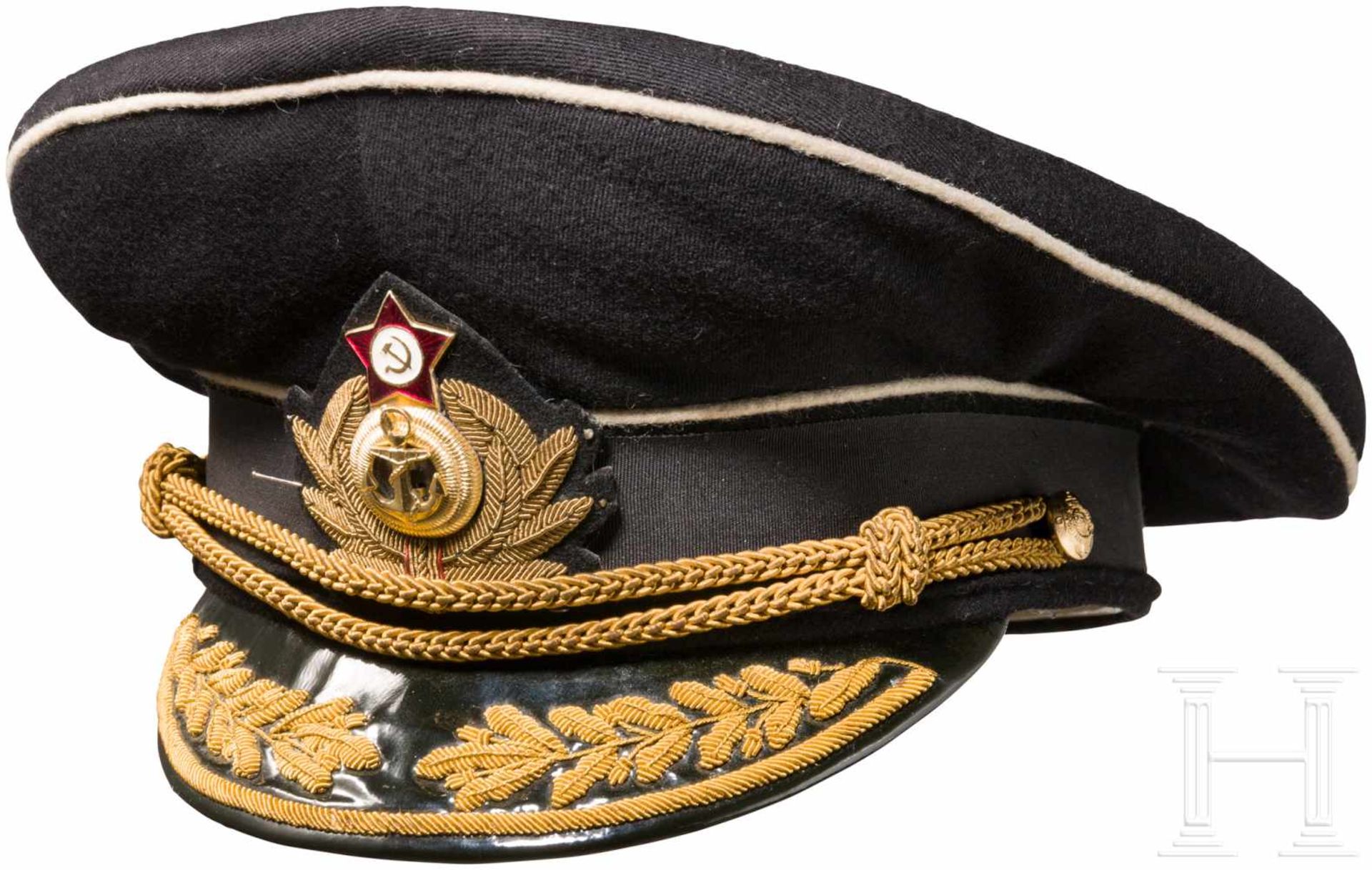 Paradeuniform und Sommerjacke für einen Admiral, Sowjetunion, ab 1945Schirmmütze mit schwarzem - Bild 7 aus 8