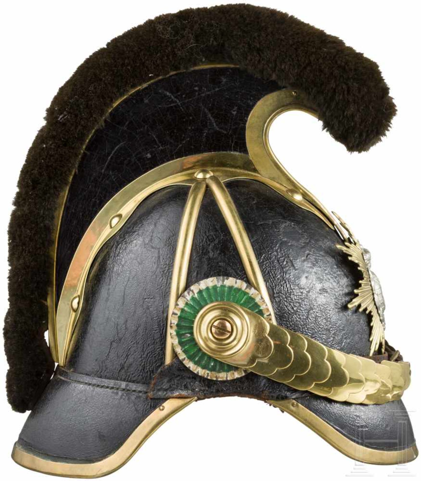 Helm M 1867 für Mannschaften der Reiter-RegimenterKammerstück. Lederkorpus mit Messingbeschlägen. - Bild 2 aus 3