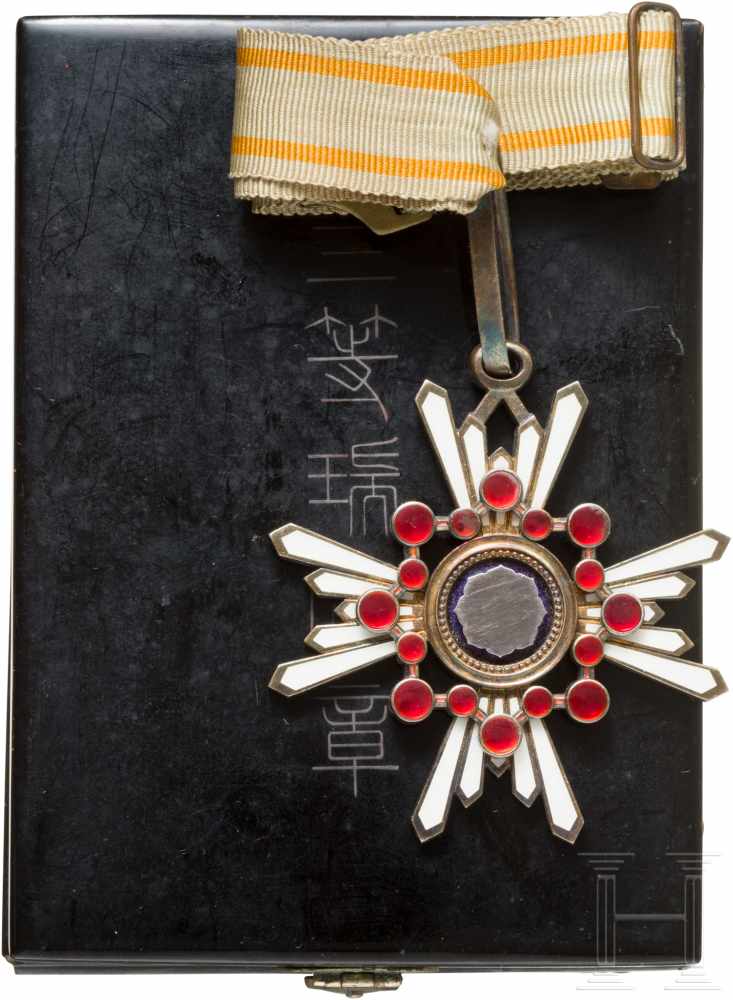 Orden des Heiligen Schatzes, 3. Klasse, mit Trägerfoto, 2. WeltkriegSilberner Stern, schauseitig