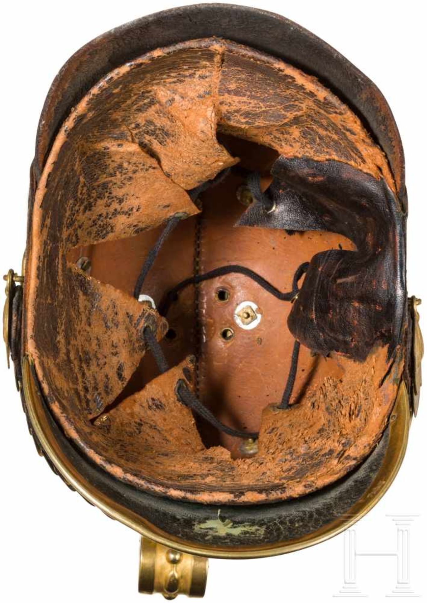 Helm M 1849 für Offiziere der Reiter-RegimenterKorpus, Vorder- und Hinterschirm aus derbem, - Bild 4 aus 4