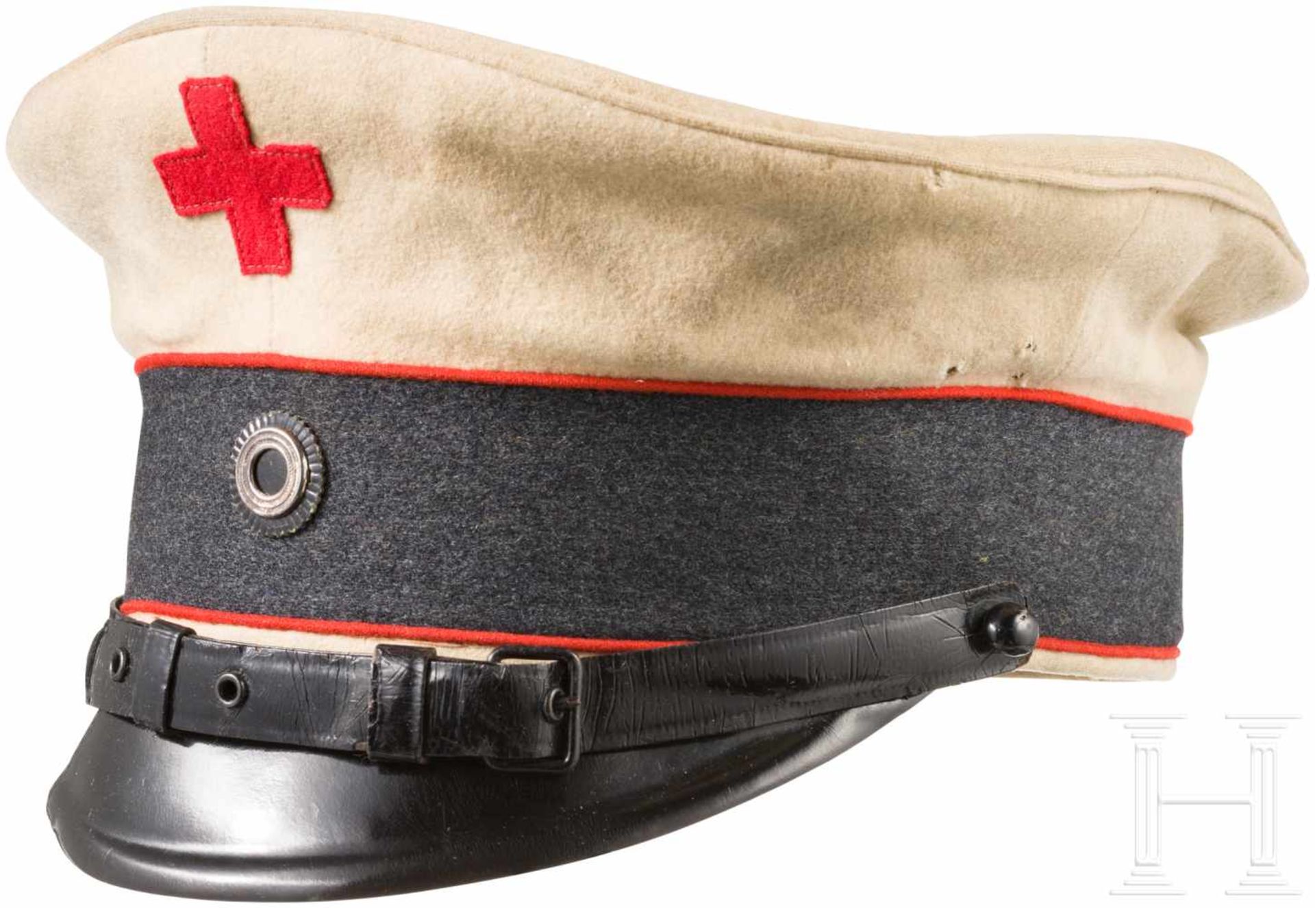 Schirmmütze für Offiziere des preußischen Roten KreuzesFeines, weißes Tuch, der schwarze
