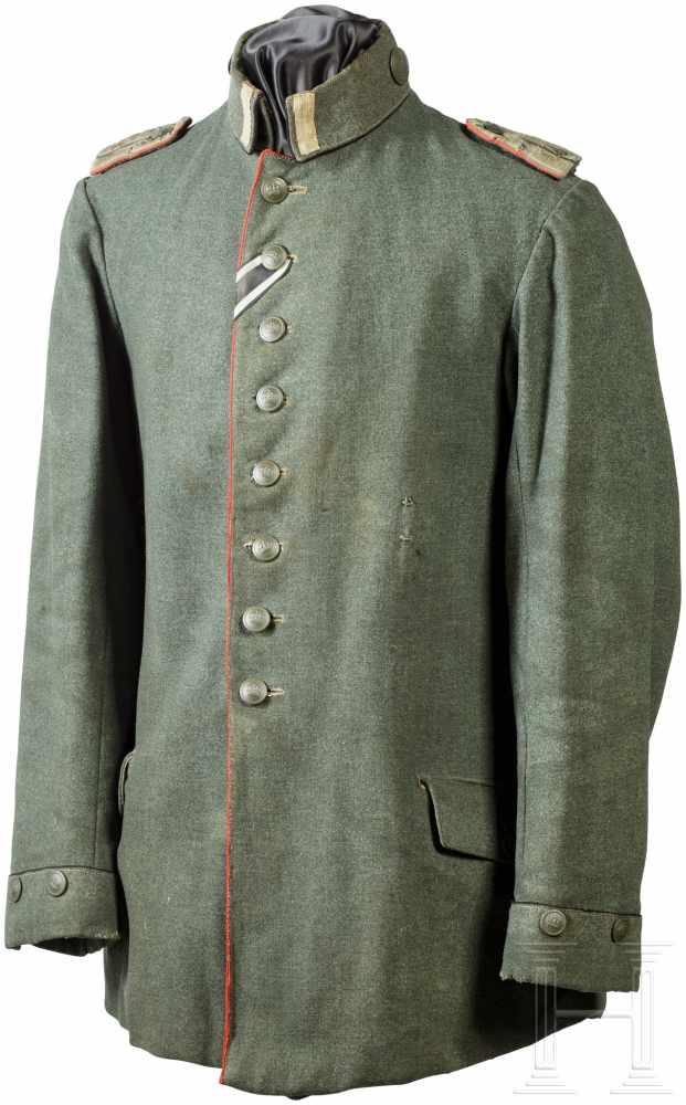 Feldbluse M1910 für Wachtmeister der FeldartillerieKammerstück aus feldgrauem Wollstoff mit roten