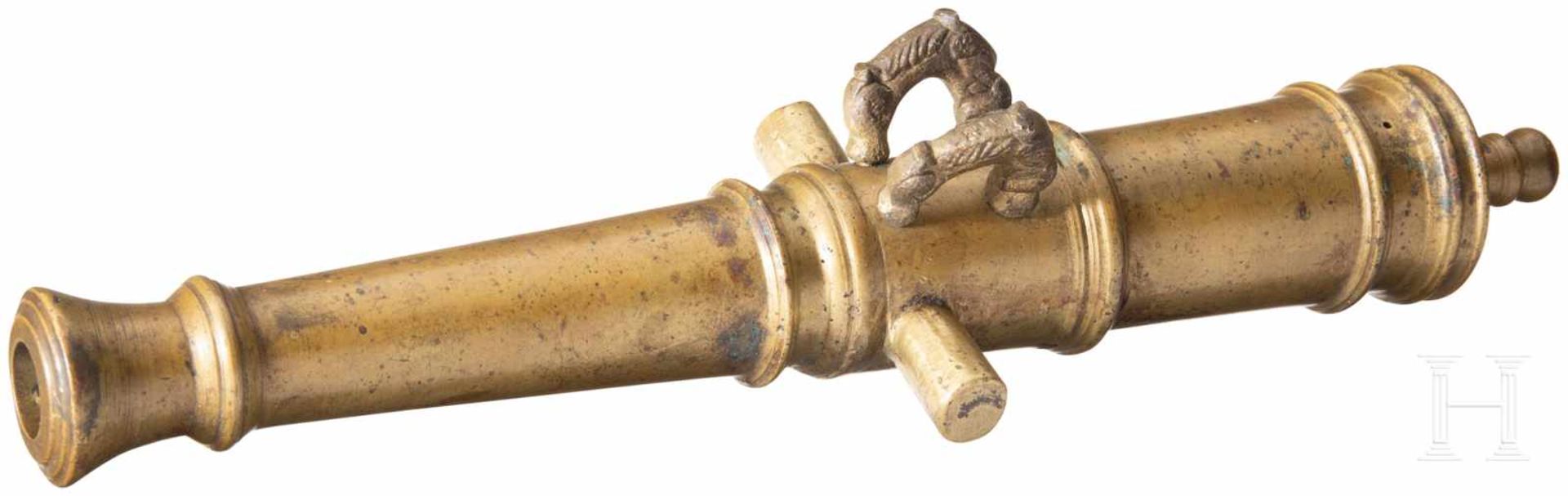 Miniatur-Kanonenrohr, europäisch, 19. Jhdt.Konisches, balusterabgesetztes Bronzerohr im Kaliber 19