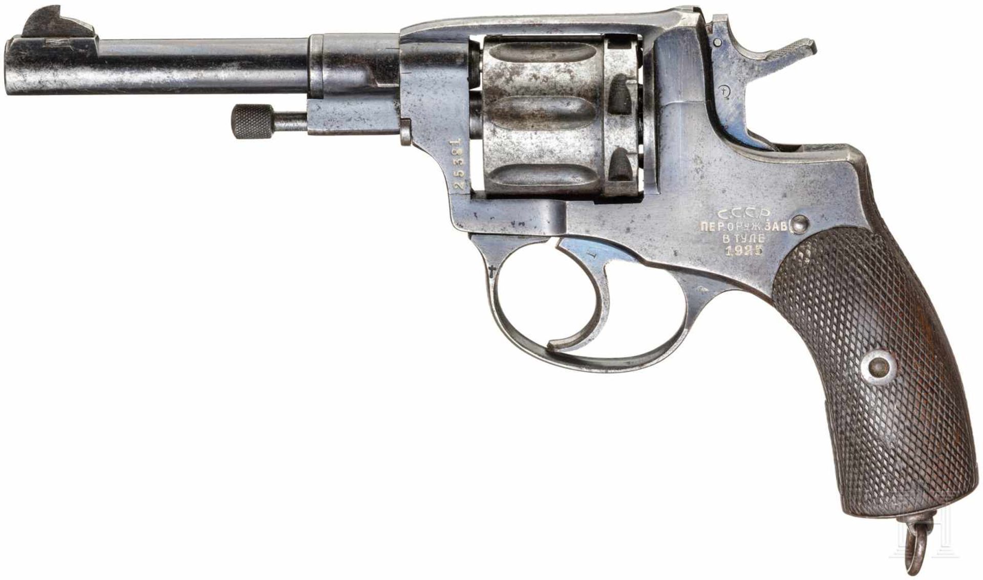 Nagant Mod. 1895, mit TascheKal. 7,62 mm Nagant, Nr. 25381, Nummerngleich. Lauf matt.