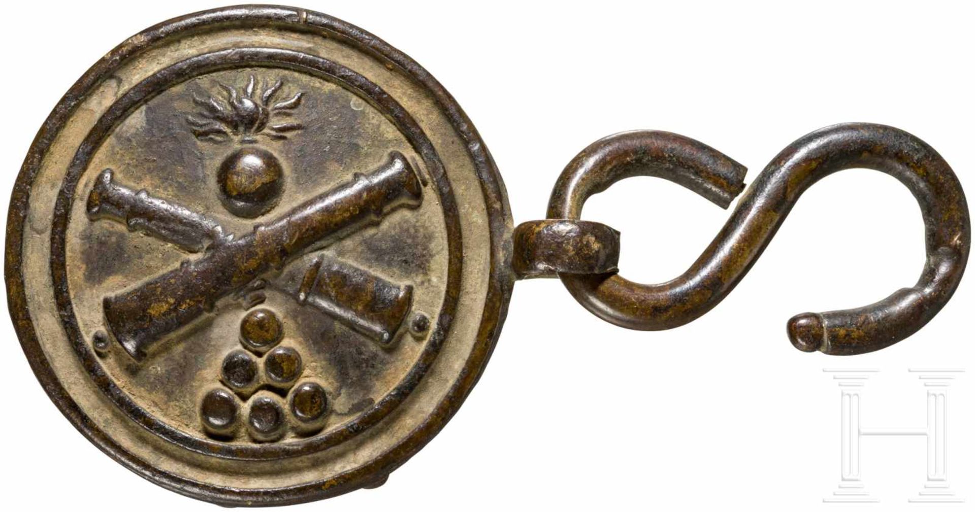 A part of a belt buckle for artillerymen, France, 19th centuryReliefiertes Bronzemedaillon,