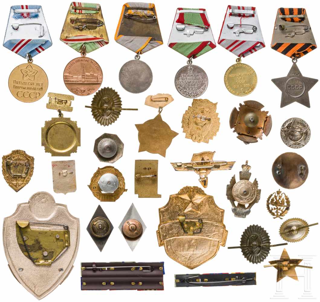 28 awards and small badges, Soviet Union, since 1942U.a. Ruhmesorden 3. Kl., rs. Verl.-Nr. 710850, - Image 2 of 2