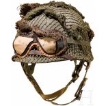 Steel helmet for US paratrooper in 2nd world warGraugrüne Lackierung, Tarnnetz, Brille mit dunklen