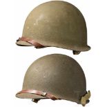 Two US steel helmets M1 with linerRauanstrich "olive drab", Befestigungsbügel mit Kinnriemen,