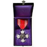 Silver Order of Merit of the Red CrossSilber, farbig emailliert, rot-graues Band. Im beschrifteten