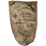 Duffel bag of a doctor in the Prussian armyAus kräftigem graugrünen Webleinen, Maße ca. 80 x 100 cm,