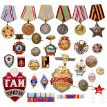 28 awards and small badges, Soviet Union, since 1942U.a. Ruhmesorden 3. Kl., rs. Verl.-Nr. 710850,