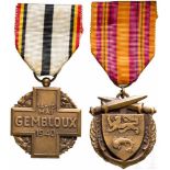 Two war medals, France, 1940Bronze, beidseitig reliefiert, jeweils mit Band. Eine Medaille mit