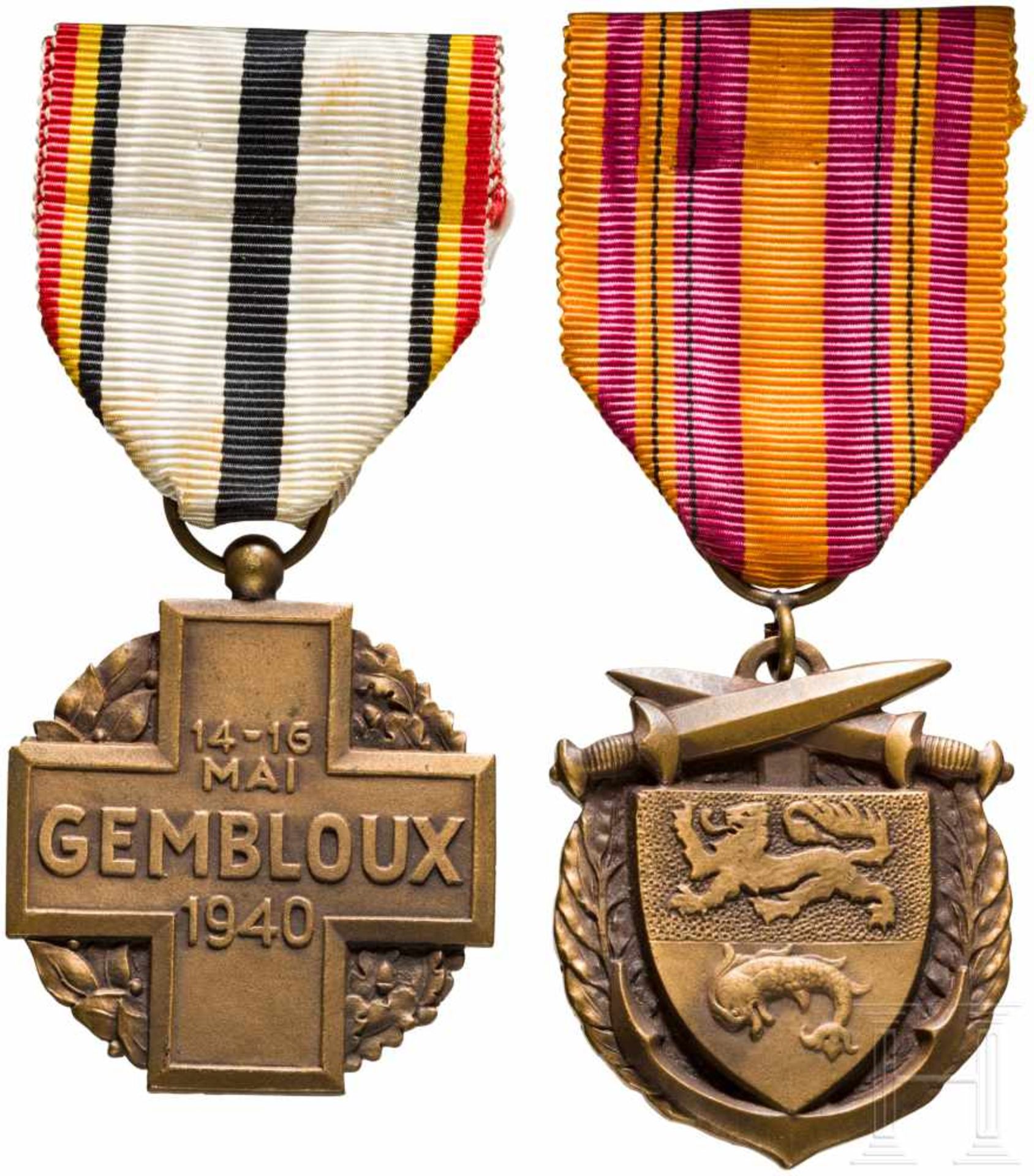 Two war medals, France, 1940Bronze, beidseitig reliefiert, jeweils mit Band. Eine Medaille mit