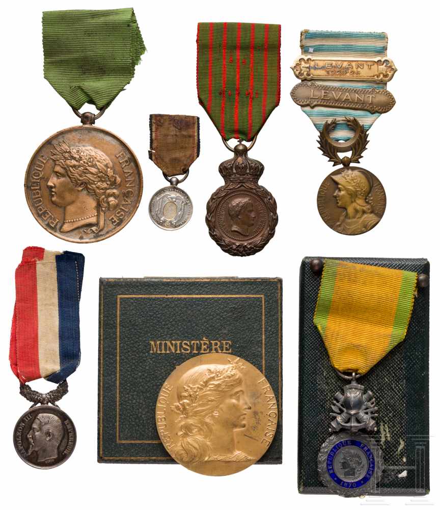 Five Western European awards and two medalsMédaille militaire, 3. Republik, Modell "de
