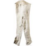 Military trousers and feather decoration, 19th centuryKniehose aus sämisch gegerbtem Leder,