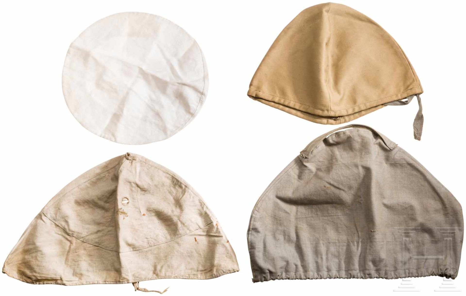 Four covers for helmets / caps, European, 20th centuryEin italienischer Helmbezug aus