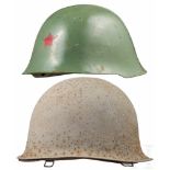 Two steel helmets, USA and ChinaStahlhelm M 1 der US-Streitkräfte, grau lackiert, mit zugehörigem