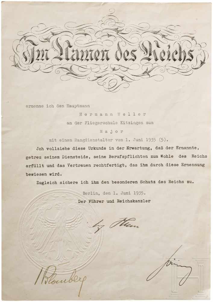 Beförderungsurkunde mit Tintenunterschriften von Hitler, Göring und BlombergBeförderungsurkunde