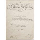 Beförderungsurkunde mit Tintenunterschriften von Hitler, Göring und BlombergBeförderungsurkunde