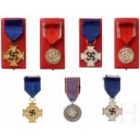 Vier Auszeichnungen im VerleihungsetuiTreuedienst-Ehrenzeichen für 25 und 40 Jahre sowie zwei