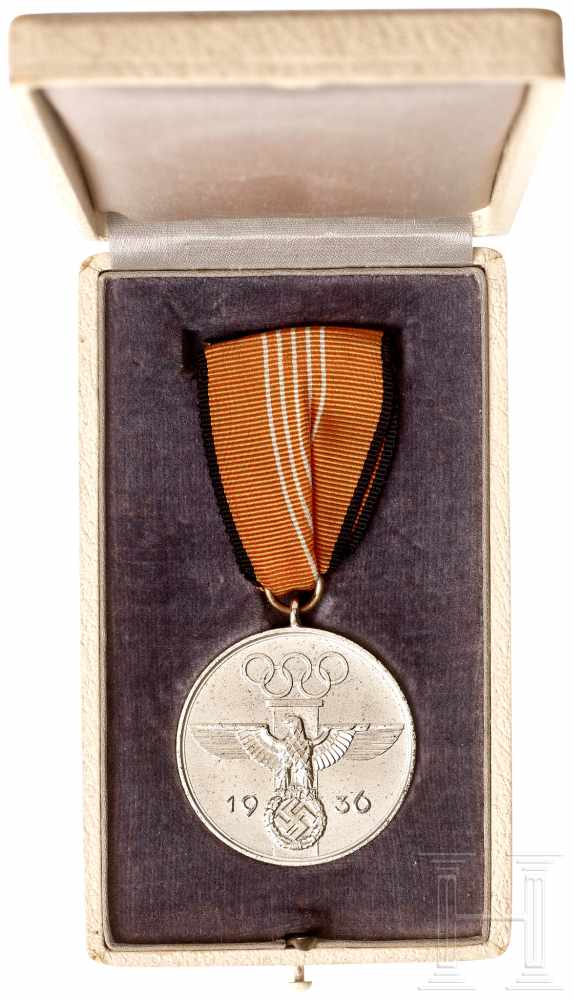 Deutsche Olympia-Erinnerungsmedaille 1936 im EtuiVersilberte, eiserne Medaille, das vernähte Band - Image 3 of 3
