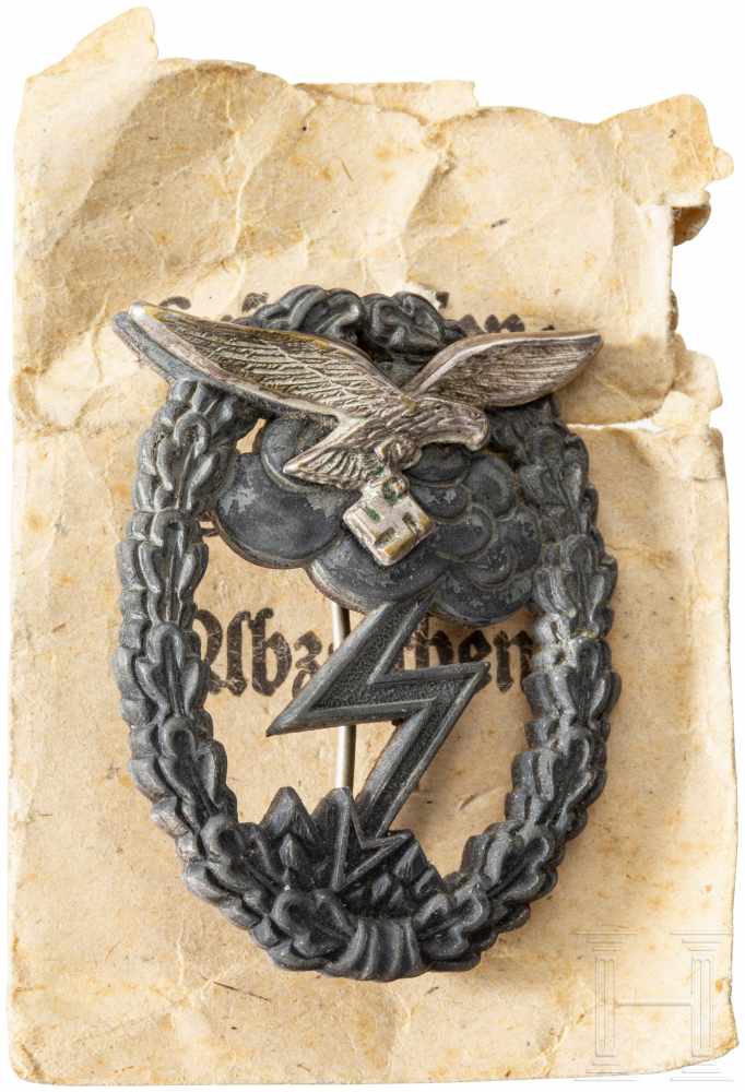 Erdkampfabzeichen der LuftwaffeFeinzinkausführung (migriert) mit aufgenietetem, versilbertem Adler