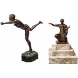 Läufer und kniender FackelträgerJeweils massive Bronze und auf Steinsockel (bestoßen). Figur eines