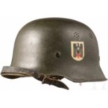 Stahlhelm für RotkreuzangehörigeZiviler Helm mit seitlichem Rot Kreuz-Emblem. Ohne Obligo.Zustand: