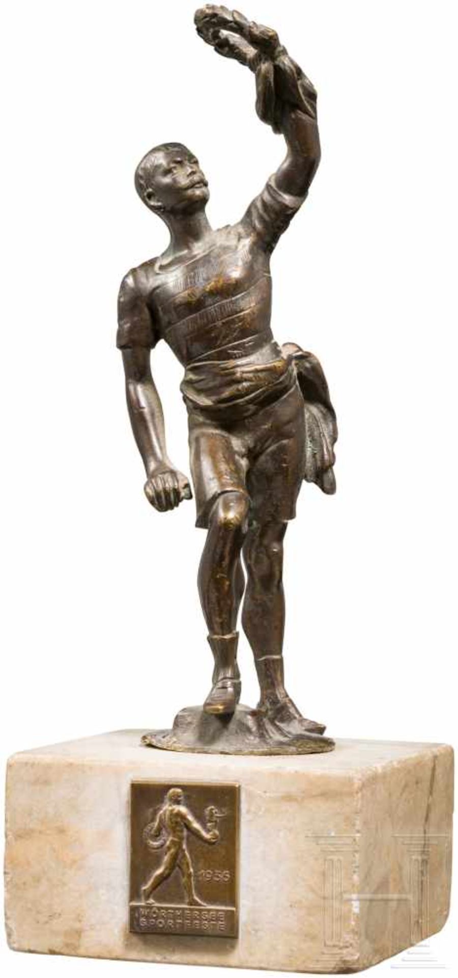 Siegerpreis der Wörthersee Sportfeste, 1936Kleine Bronzefigur eines Athleten mit Siegerkranz in