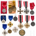 Kleine Sammlung AuszeichnungenEin KVK 1. Klasse, vier 2. Klassen und eine KVK-Medaille. Medaille