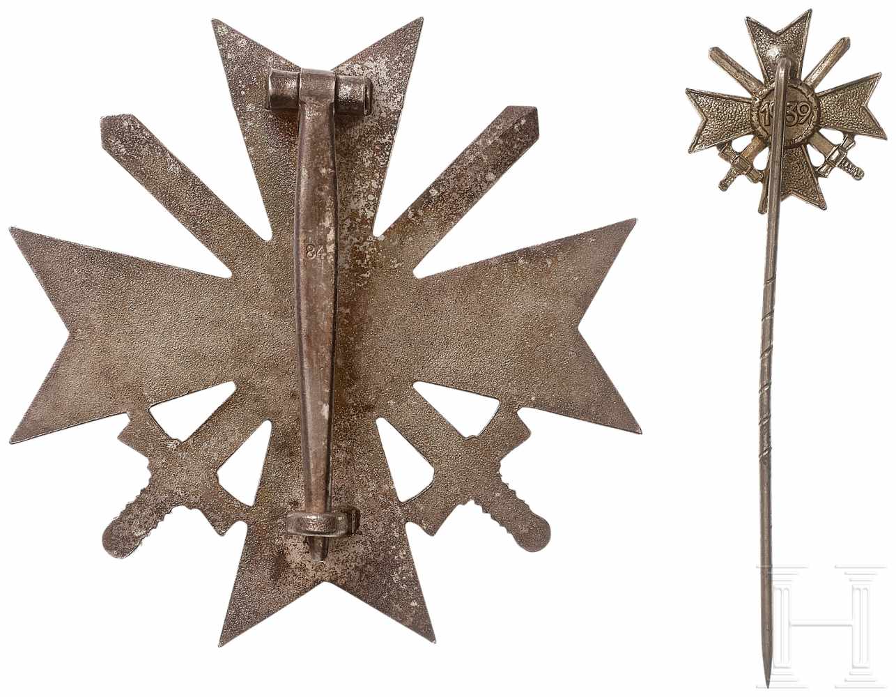 Kriegsverdienstkreuz 1. Klasse mit Schwertern im VerleihungsetuiVersilberte Buntmetallausführung, - Image 3 of 3