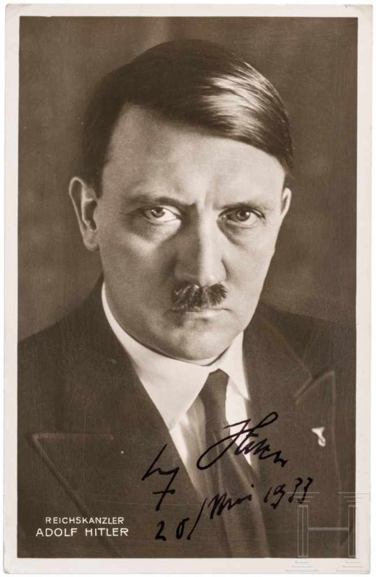 Adolf Hitler - eigenhändig signierte Hoffmann-Portraitpostkarte "Reichskanzler Adolf Hitler"