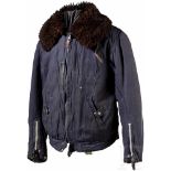 Winterjacke für das fliegende PersonalBlaues Leinen mit dunklem Pelzfutter und -kragen, Prym-