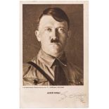 Adolf Hitler - eigenhändig signierte PortraitpostkarteBrustportrait in Parteiuniform. Eigenhändig in