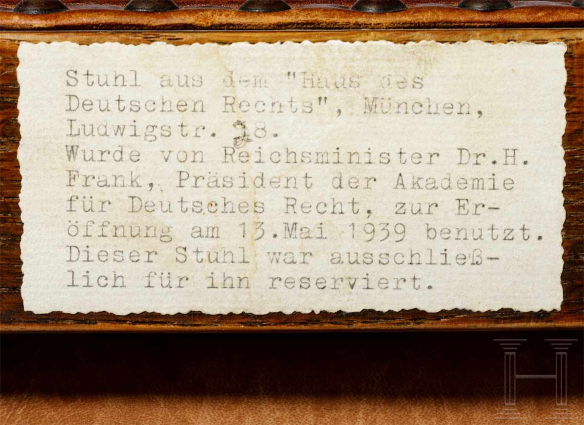 Hans Frank - Stuhl aus dem "Haus des Deutschen Rechts" in MünchenEiche und vernietetes, - Bild 3 aus 3