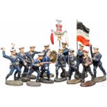 Konvolut Elastolin - zwölf Marinesoldaten in blauer Uniform, mit Musikern und Fahnenträger7 cm-