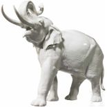 ElefantEntwurf Prof. Theodor Kärner, Modellnummer "104". Weißes, glasiertes Porzellan. Am Bauch