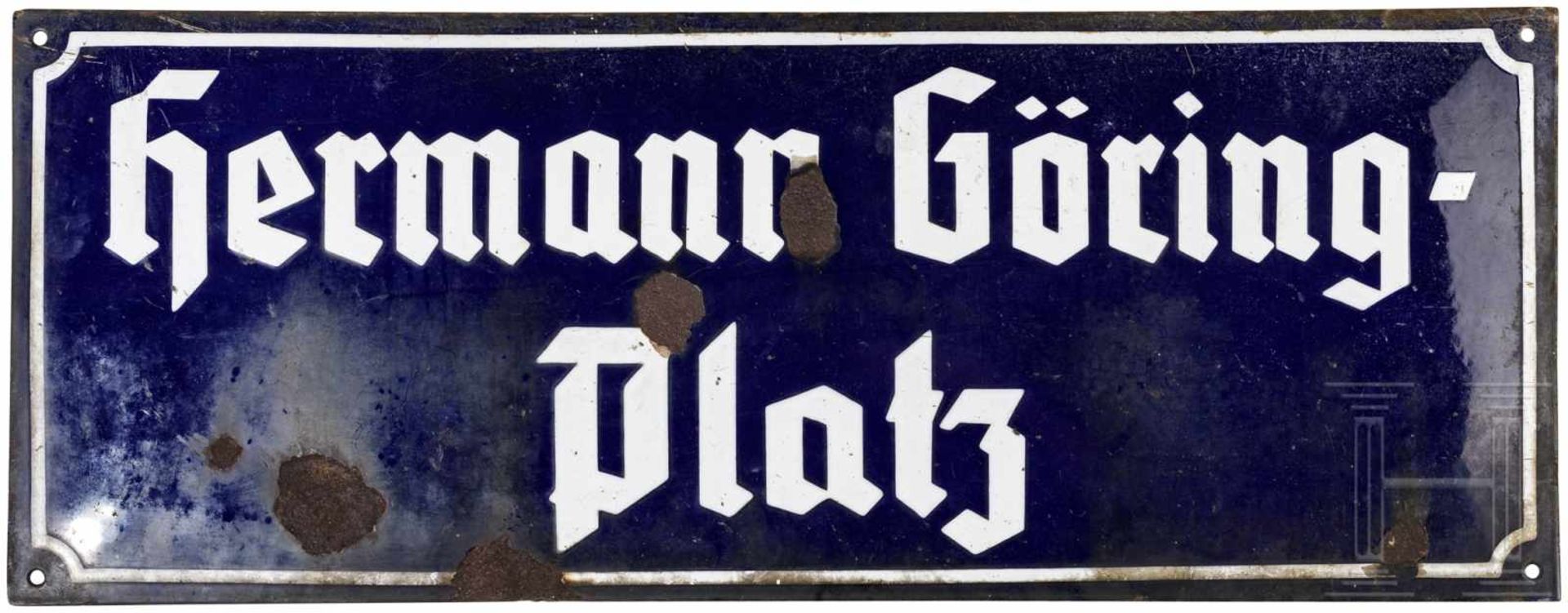 Emailletafel "Hermann Göring Platz"Leicht konvexe, blau emaillierte Eisentafel mit entsprechender