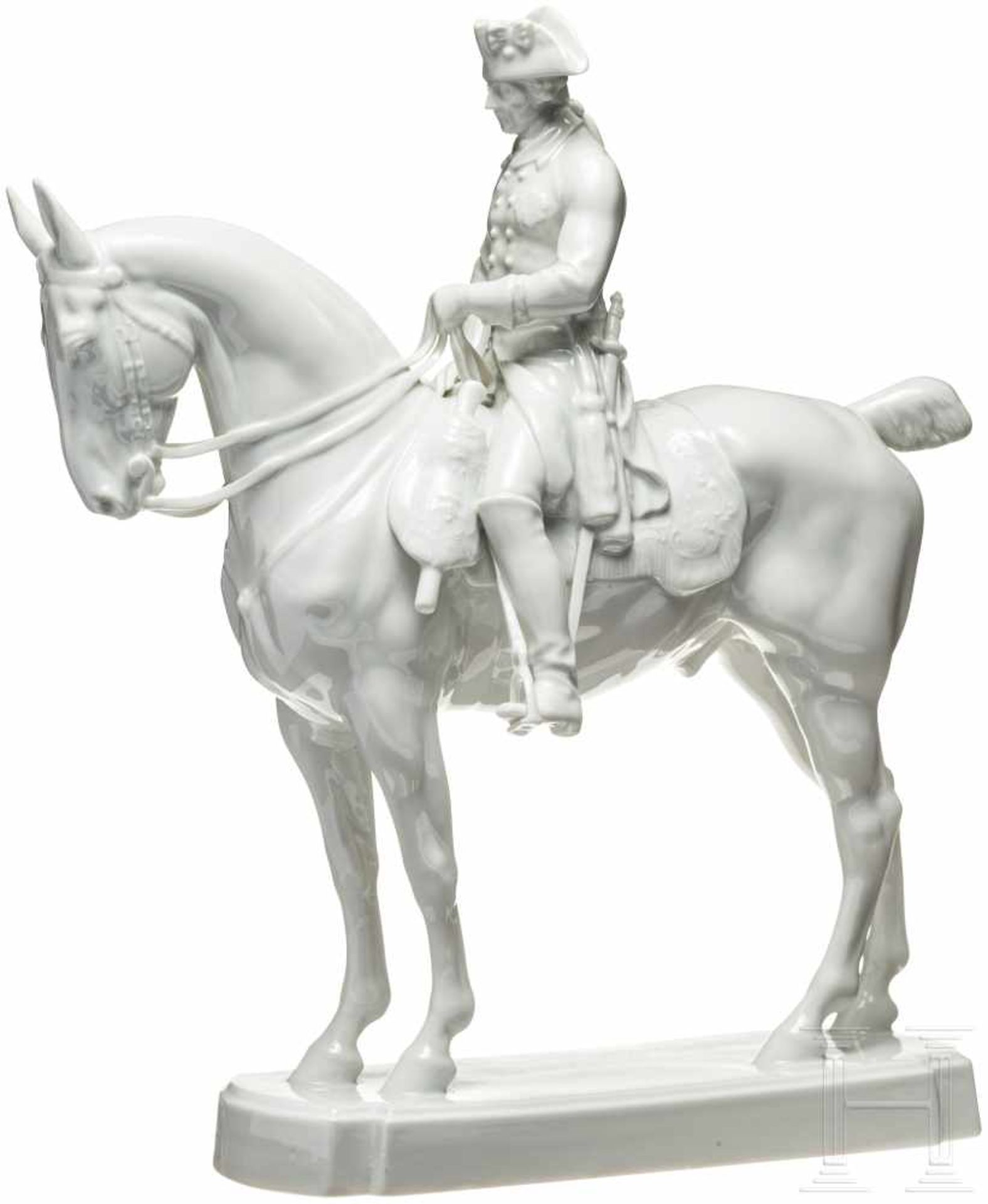 Friedrich der Große zu Pferd, Manufaktur Rosenthal, um 1935Weißes, glasiertes Porzellan. Die Plinthe - Bild 2 aus 3