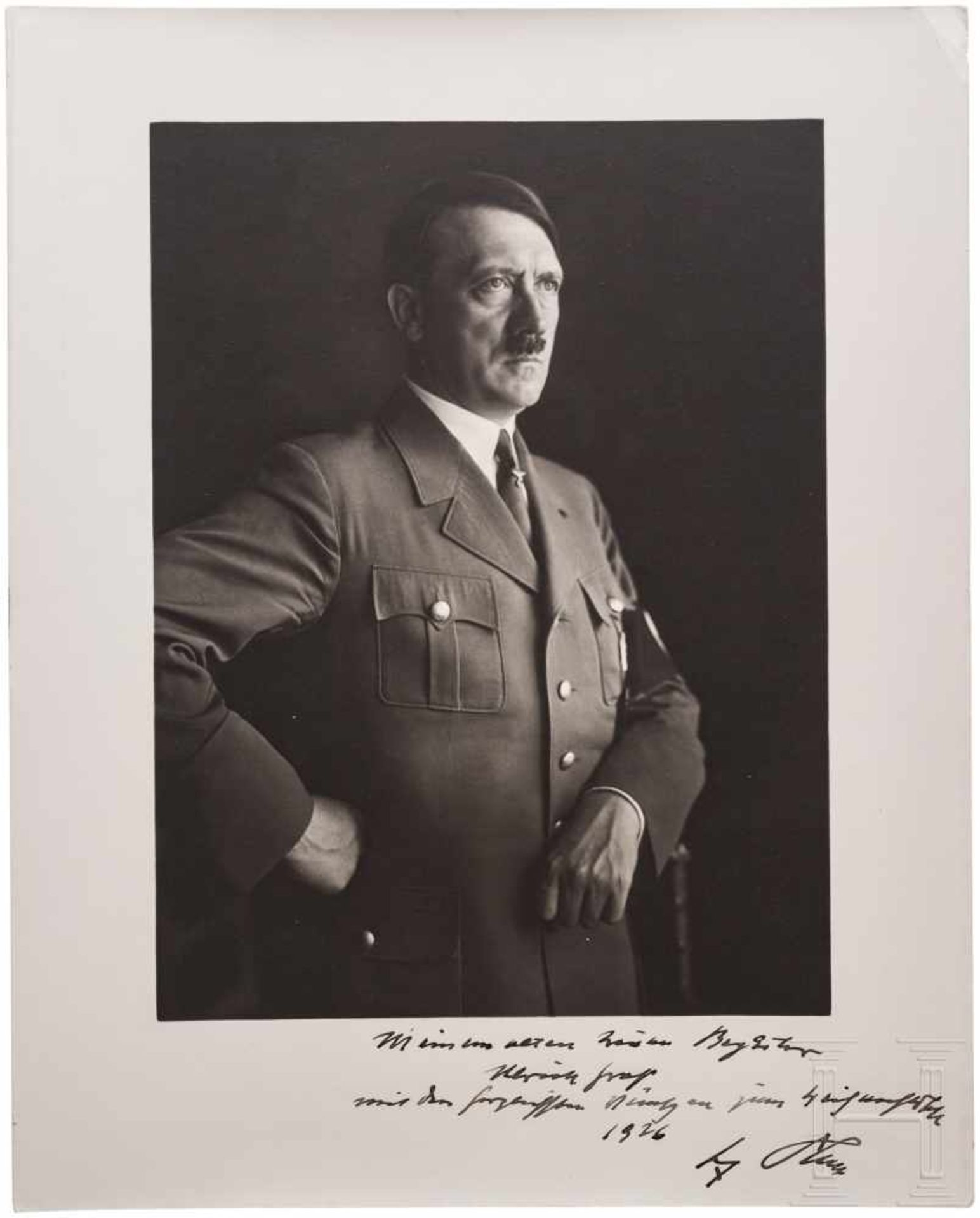 SS-Brigadeführer Ulrich Graf - Adolf Hitler, Geschenkportrait, Weihnachten 1936Hoffmann-Halbportrait