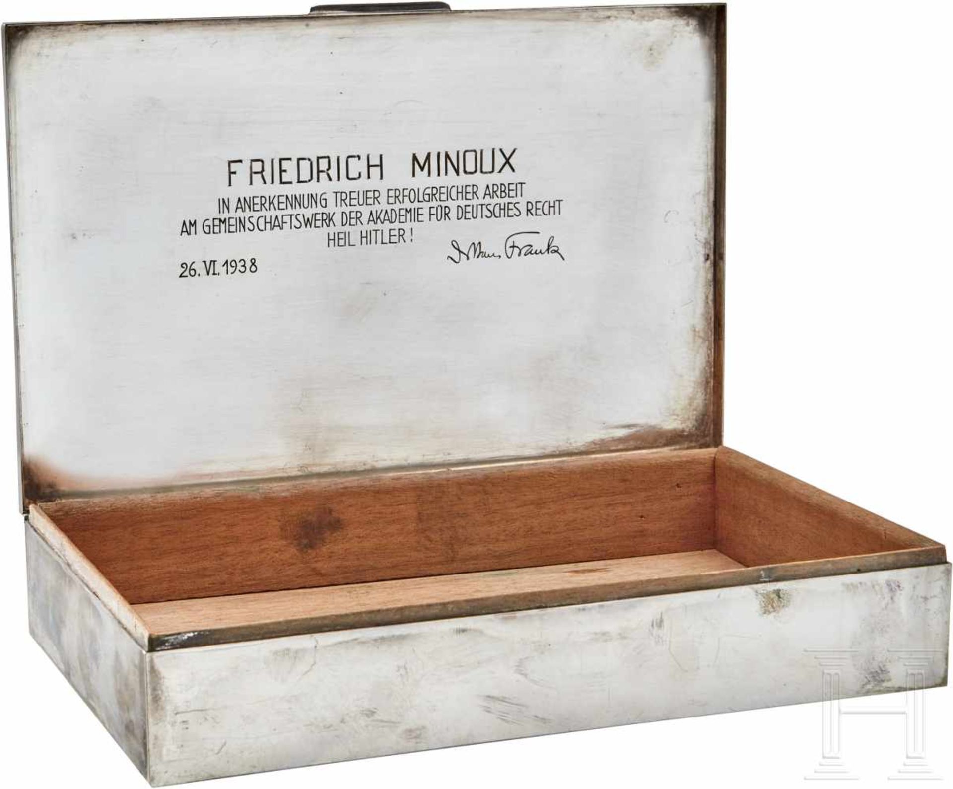 Hans Frank - a gift to Friedrich MinouxSilver cigar box, wood lined, exposed wood bottom and - Bild 6 aus 6