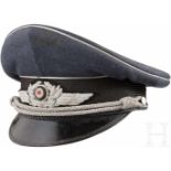 Schirmmütze für OffiziereLuftwaffenblaues Tuch mit schwarzem Mohairbesatzstreifen und silbernen