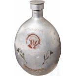 Geschenk-Trinkflasche von SS-Wachmann an US-Wachmann im Camp Marcus W. Orr bei Salzburg,
