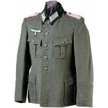 Feldbluse M 36 für einen Leutnant der PanzertruppeFeldgraues Grundtuch, vier aufgesetzte Taschen,