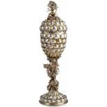 Ananas-Pokal im Renaissance-Stil, Hanau, um 1900Silber, gegossen und getrieben, teilweise vergoldet.