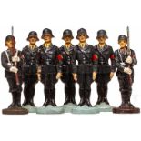 Konvolut Elastolin - sieben SS LAH Figuren mit Stahlhelm, stillgestanden7 cm-Serie, Masseausführung,