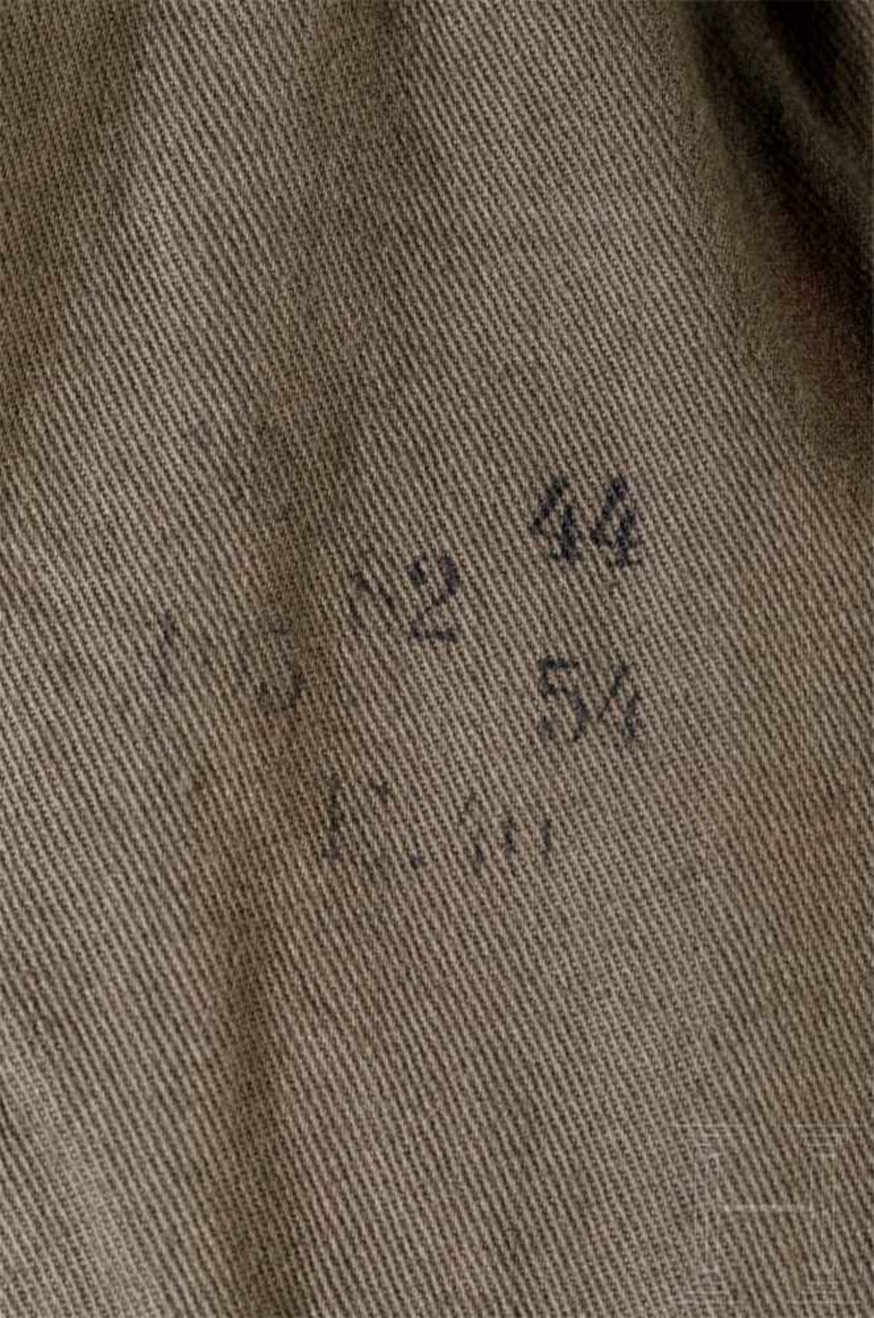 Mantel für Jungschützen an der Unteroffiziersvorschule IVVorschriftsmäßiges Kammerstück mit nur - Bild 3 aus 3