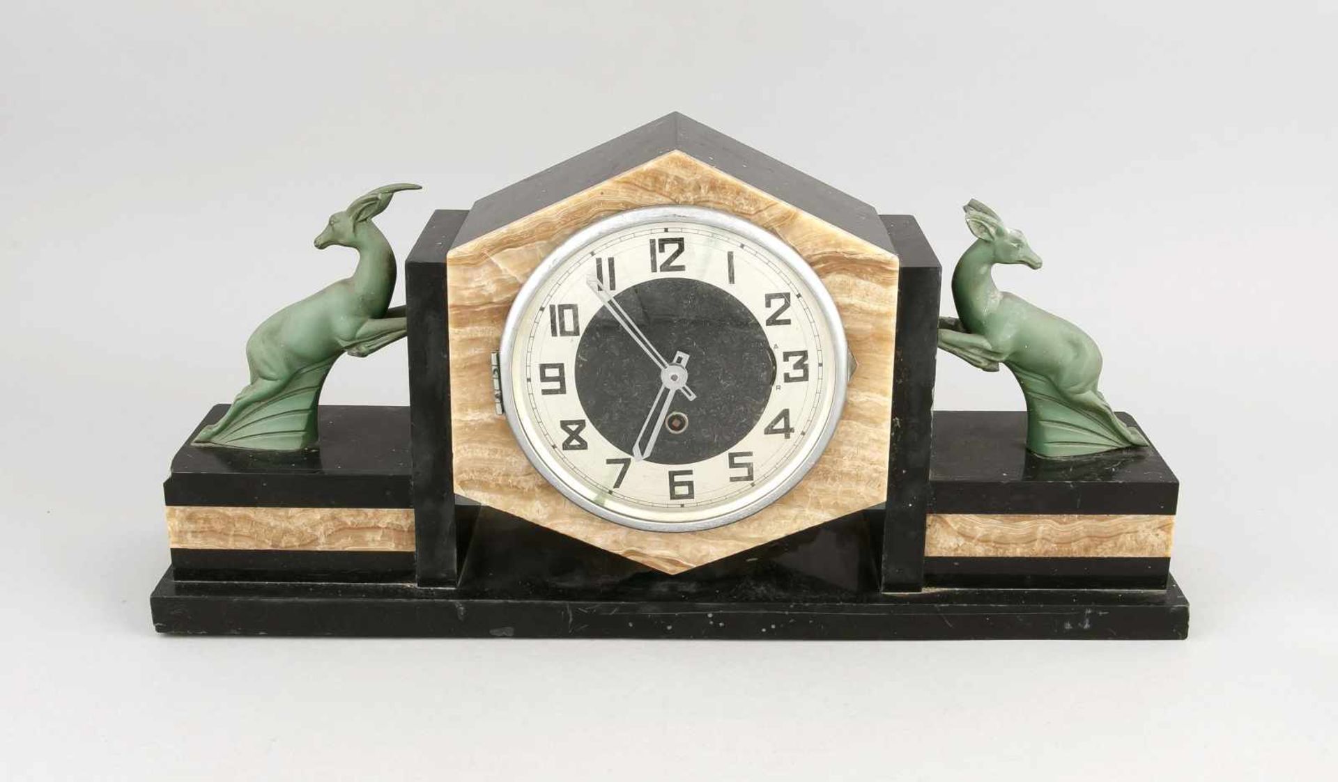 Große Art-déco Uhr mit Tierdarstellungen, mit Weckerwerk, muß revidiert werden, Uhrgehäusehat