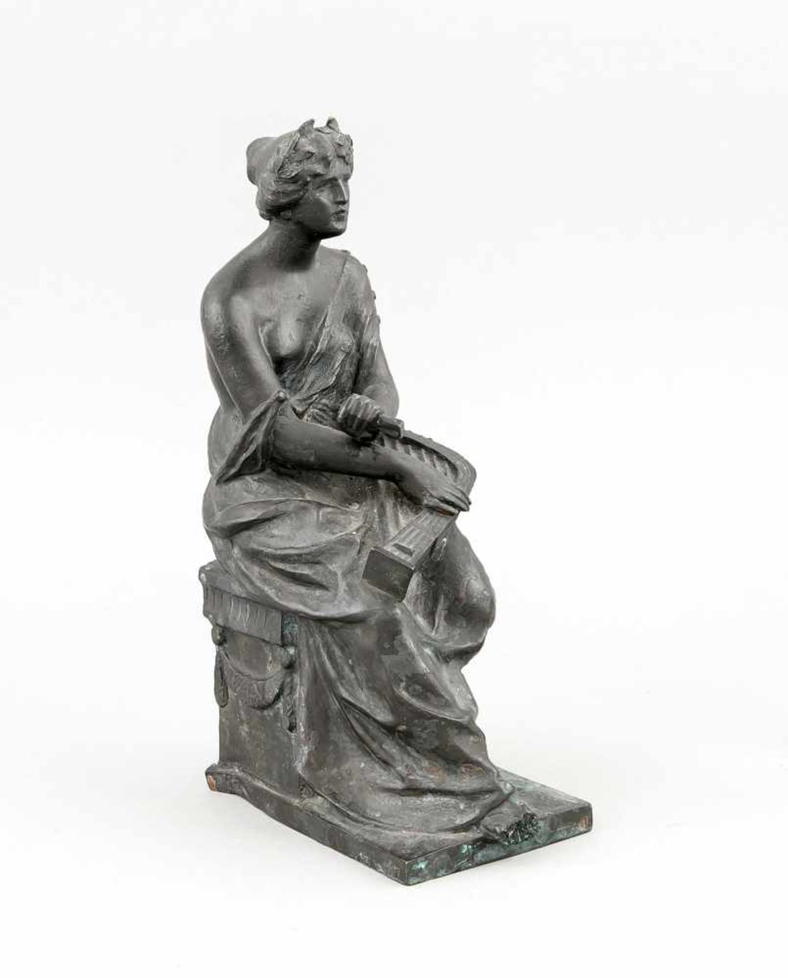 Bildhauer um 1914, Erato, Muse der Liebesdichtung mit Leier, dunkel patinierte Bronze,rückseitig