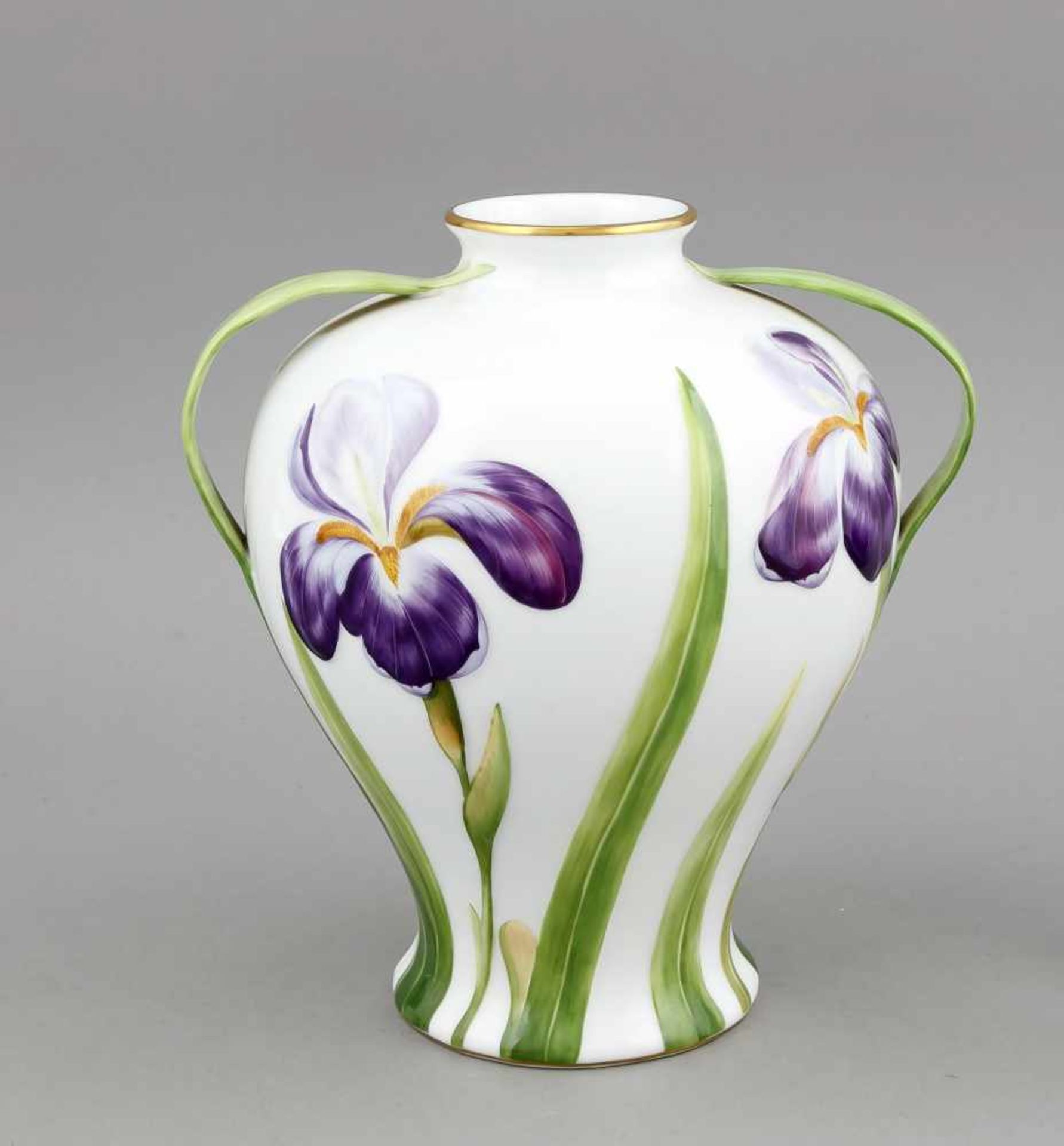 Vase, Herend, Marke nach 1967, umlaufendes Relief mit Irissen in seitlichen Henkelnübergend, - Image 2 of 2